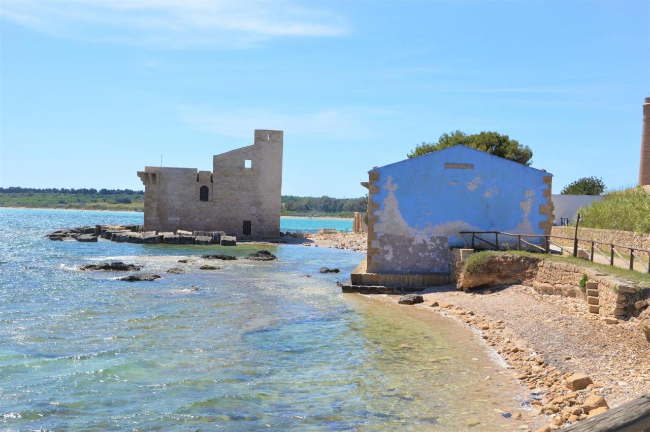 Strelitzia's House With Heated Pool From December 2024, Private Garden And Private Parking & Wi-fi Holiday home Avola