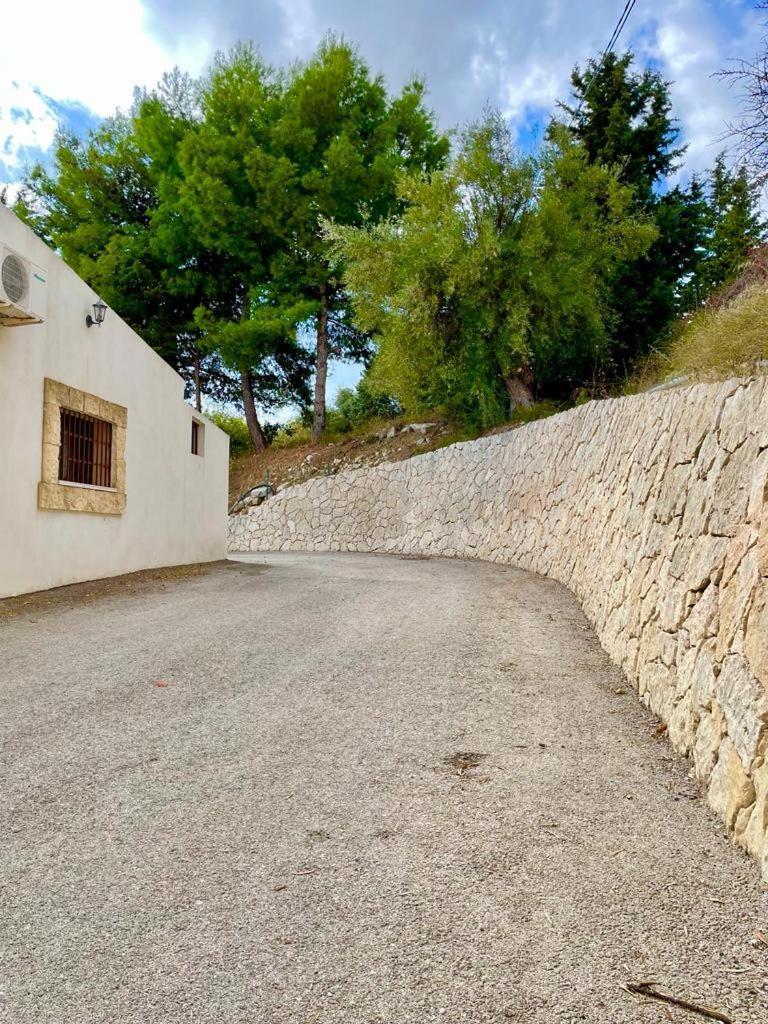 Strelitzia's House With Heated Pool From December 2024, Private Garden And Private Parking & Wi-fi Holiday home
