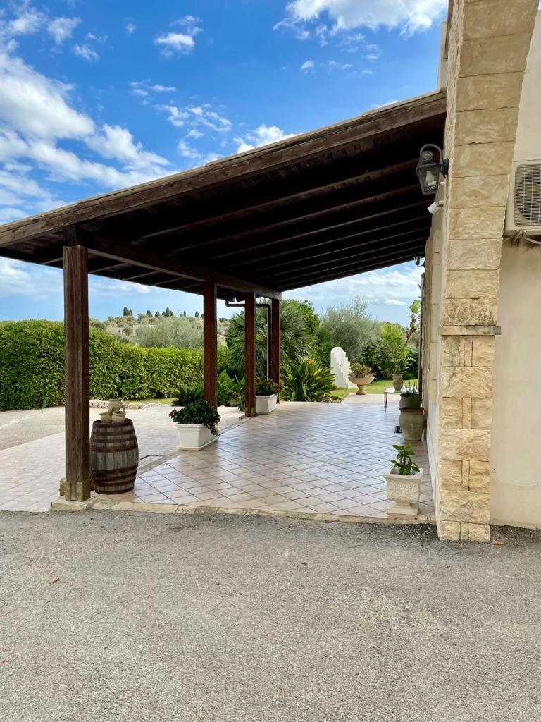Strelitzia's House With Heated Pool From December 2024, Private Garden And Private Parking & Wi-fi * Avola