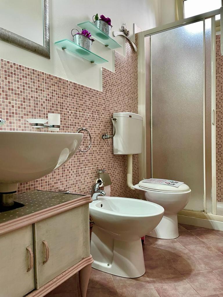 Strelitzia's House With Heated Pool From December 2024, Private Garden And Private Parking & Wi-fi Holiday home *