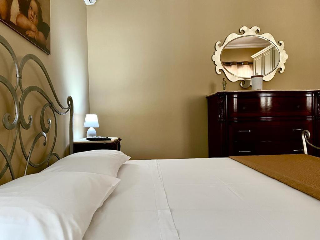 Strelitzia's House With Heated Pool From December 2024, Private Garden And Private Parking & Wi-fi Avola