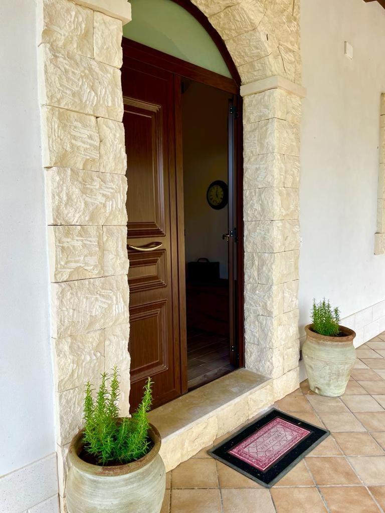 Strelitzia's House With Heated Pool From December 2024, Private Garden And Private Parking & Wi-fi Holiday home