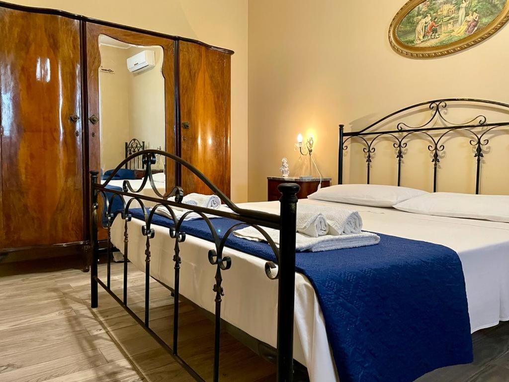 Strelitzia's House With Heated Pool From December 2024, Private Garden And Private Parking & Wi-fi Holiday home Avola