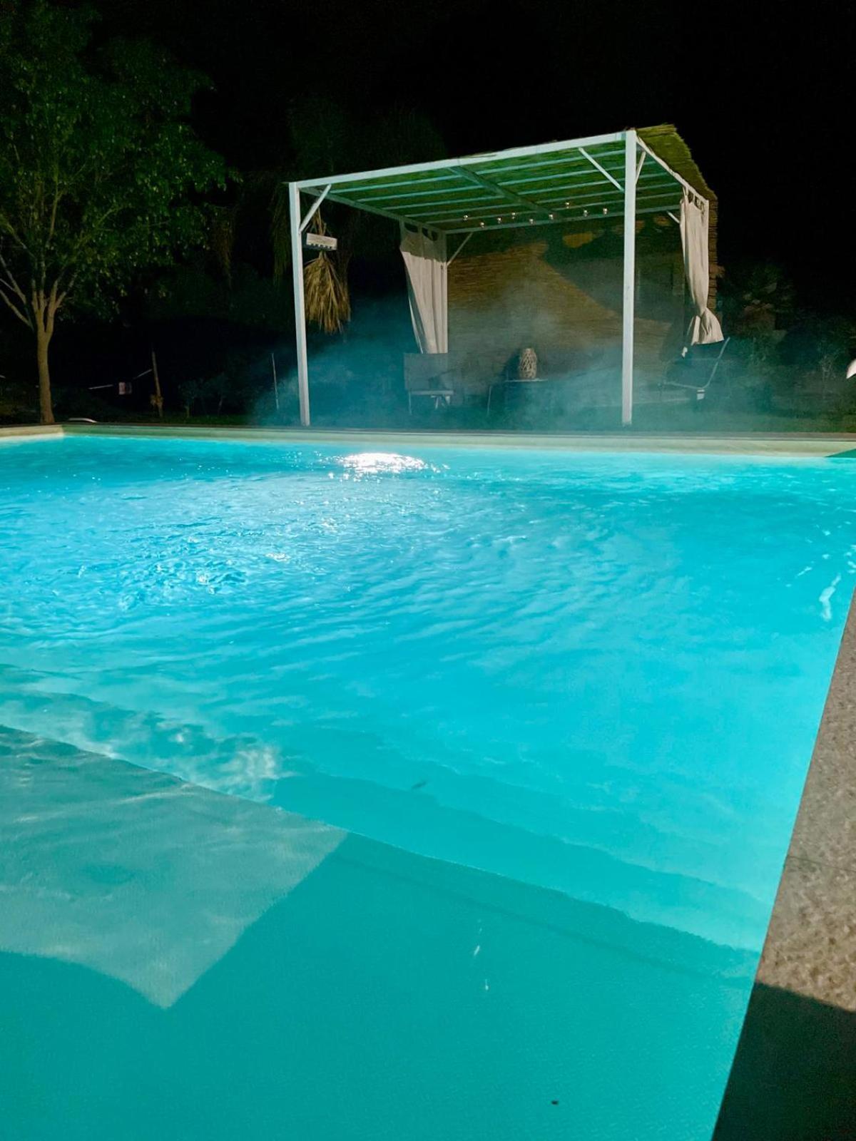 Strelitzia's House With Heated Pool From December 2024, Private Garden And Private Parking & Wi-fi Holiday home *